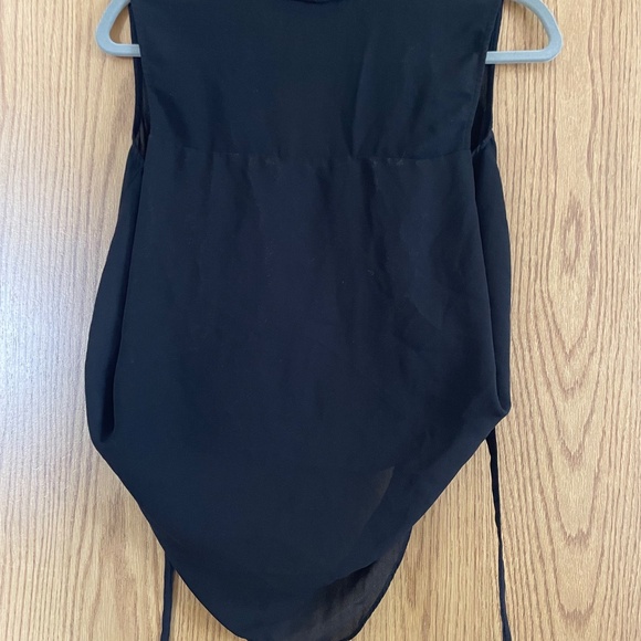 EUC Drapey sheer sleeveless blouse - Picture 3 of 4